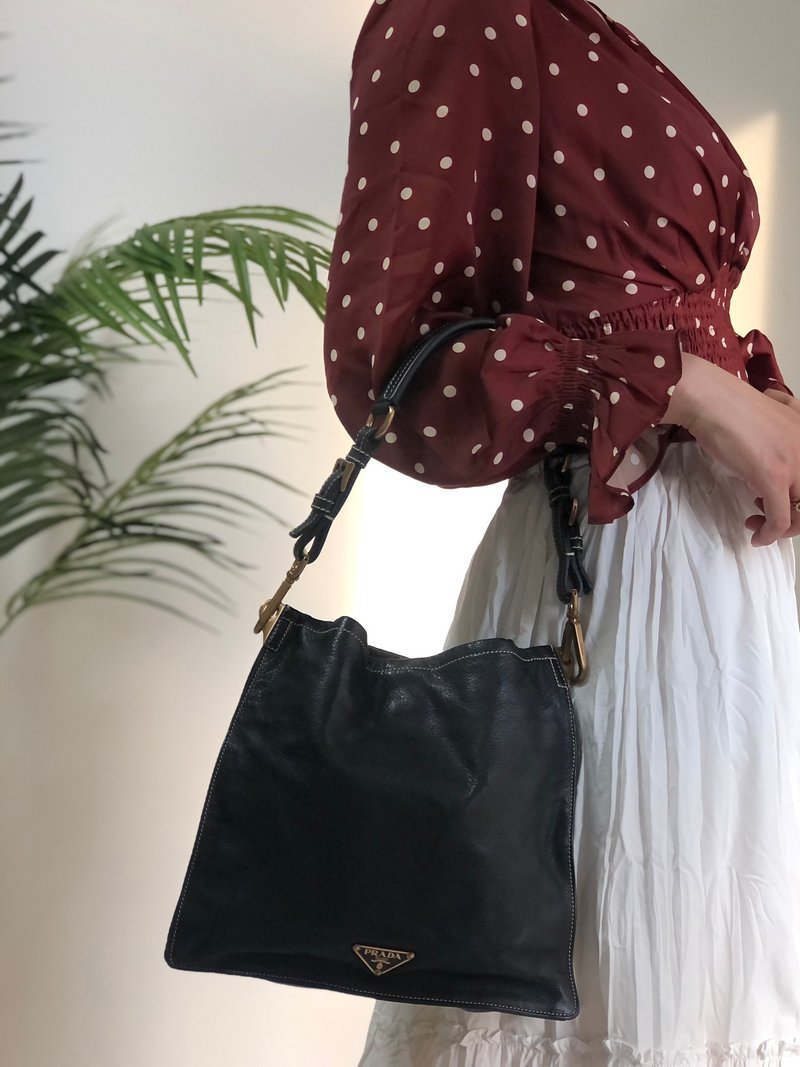 【 日本直送　名牌中古包 】PRADA プラダ  トライアングルロゴ レザー ホーボーバッグ ショルダーバッグ ブラック vintage 32faxx - ショルダーバッグ - 革 ブラック