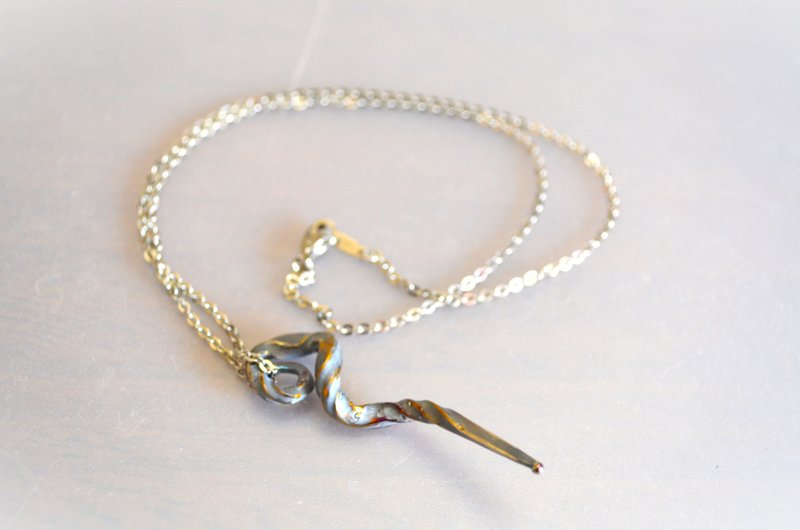 Titanium pendant・Amulet・Wand=フィボナッチ数列のアミュレット=52mm - 項鍊 - 其他金屬 多色