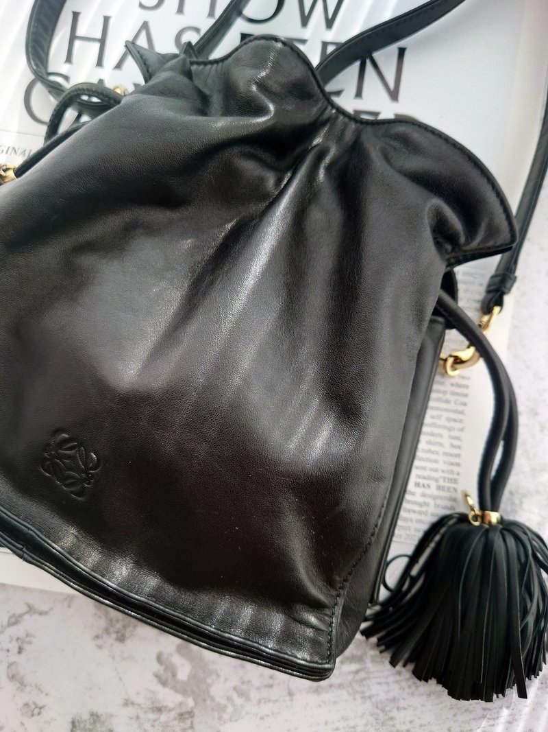 客人預留 Loewe Flamenco 流蘇包束口袋肩背包斜挎包單肩包束繩包 - 側背包/斜背包 - 真皮 黑色