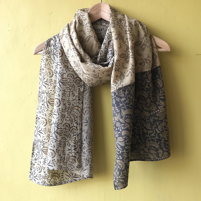 Woodcut printing and dyeing natural plant dyeing manual limited scarf - Scarves - Cotton & Hemp Khaki