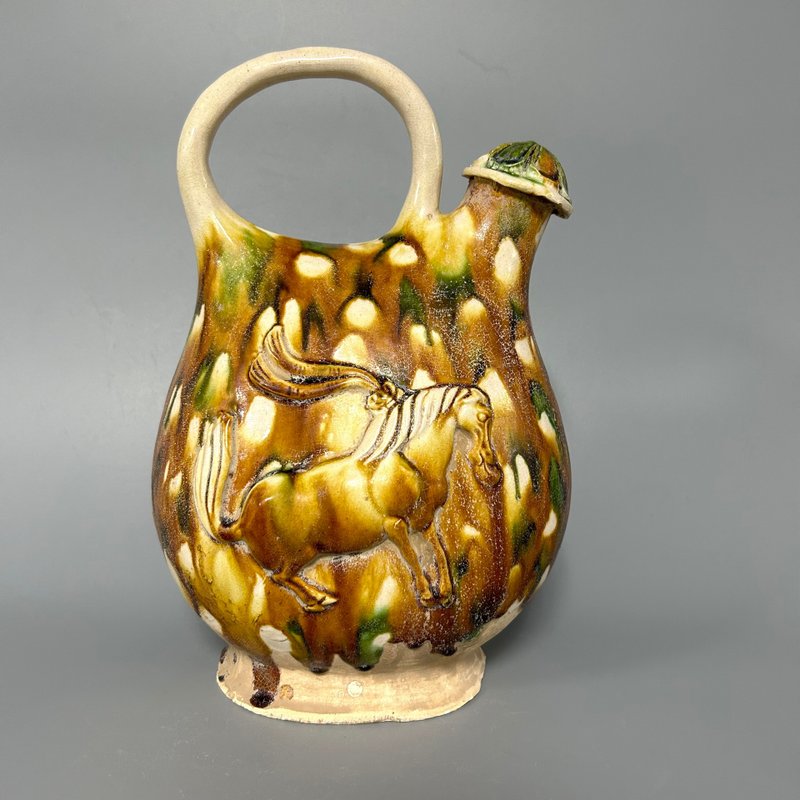 唐三彩舞馬銜杯仿皮囊式銀壺 - 擺飾/家飾品 - 陶 卡其色
