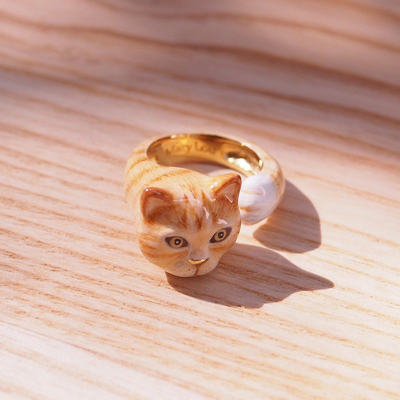 Cat Hugging Ring, Yellow - 戒指 - 銅/黃銅 黑色