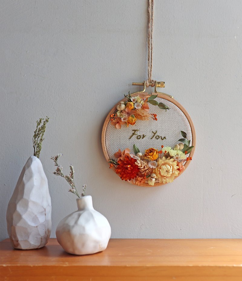 | 客製化禮物 | - 繡花 (小) - 乾燥花 立體刺繡框 掛飾 花圈 - 裝飾/擺設  - 植物．花 多色