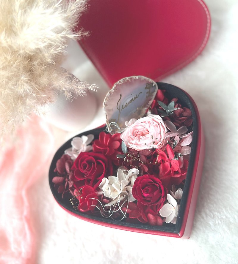 Birthday gift box [customized gift] Western calligraphy agate + eternal flower heart-shaped leather box classic - Dried Flowers & Bouquets - Plants & Flowers 