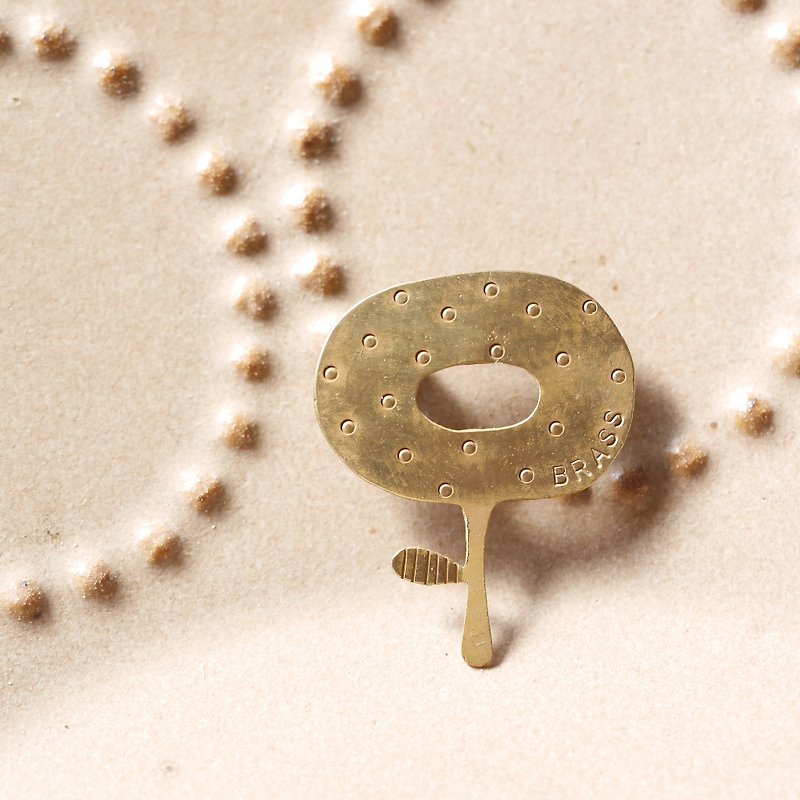 Hanako brooch material brass - เข็มกลัด - ทองแดงทองเหลือง สีทอง