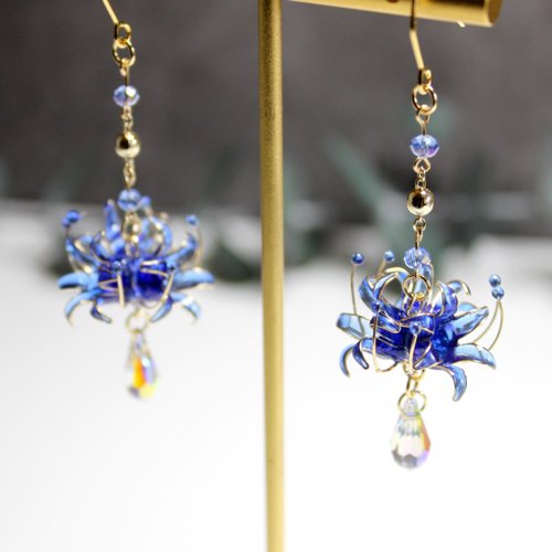 Oli studio 【彼岸花垂墜耳環】彼岸花耳環 藍色 手工 耳環/耳夾
