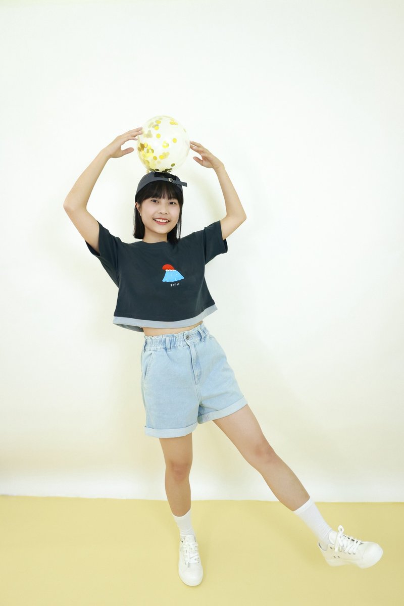 撞色短版Crop Top-麻糬兔上山 (灰黑色) - 女 T 恤 - 棉．麻 黑色