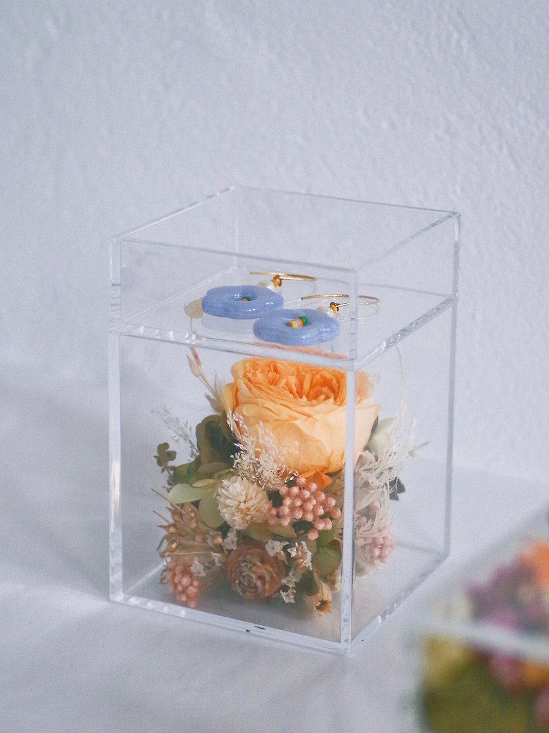 Dry preserved flower Acrylic table storage jewelry box - ช่อดอกไม้แห้ง - พืช/ดอกไม้ 