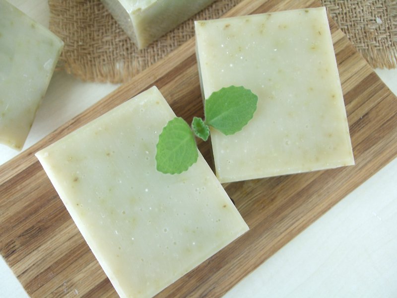 Camellia Olive Left Hand Soap-more than one year old soap - สบู่ - พืช/ดอกไม้ 
