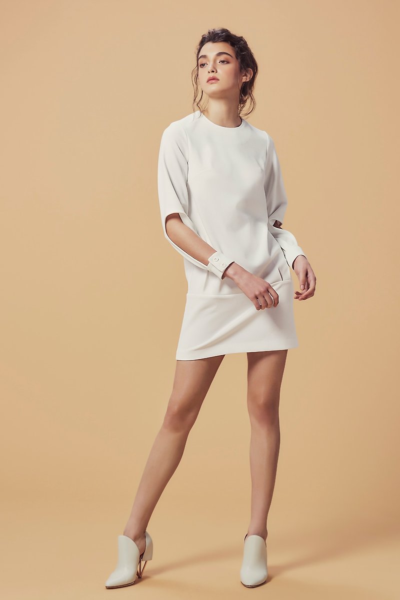 Off-season sale White Short Dress with Holes at Cuffs - ชุดเดรส - เส้นใยสังเคราะห์ 