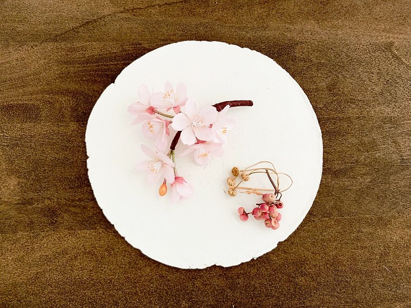 Corsage: Cherry blossoms corsage - เข็มกลัด/ข้อมือดอกไม้ - ผ้าฝ้าย/ผ้าลินิน สึชมพู