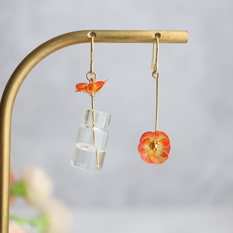 一輪挿しポピーのピアス - ピアス・イヤリング - レジン オレンジ