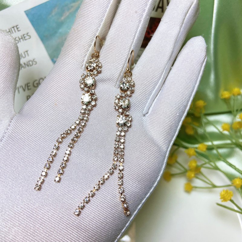 [Western antique jewelry] Exquisite metal tassel-like pendant swinging Rhine glitter earrings and earrings - ต่างหู - เครื่องประดับพลอย สีทอง