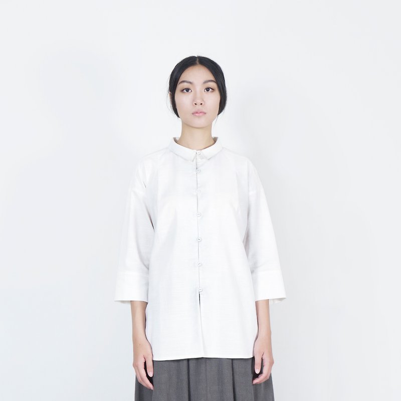 Black and White Cut AW White Long Hem 3/4 Sleeve Shirt - เสื้อผู้หญิง - ผ้าฝ้าย/ผ้าลินิน ขาว