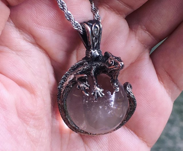 Lost and find】natural lime agate rotating crystal ball bird necklace -  สตูดิโอ Lost and find สร้อยคอ - Pinkoi