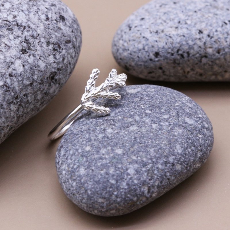 Small plant-like leaf sterling silver ring line ring - แหวนทั่วไป - เงินแท้ สีเงิน