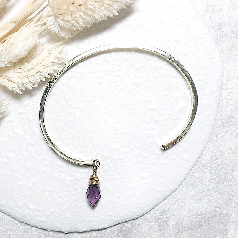 VIIART. poison. Austrian Crystal Bronze Half Open Bracelet | Classic Bracelet with Purple Pendant - Bracelets - Other Metals Purple