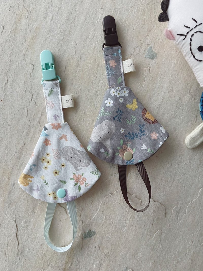 Elephants and lions are good partners. Pure cotton pacifier chain + protective set - Bibs - Cotton & Hemp Multicolor