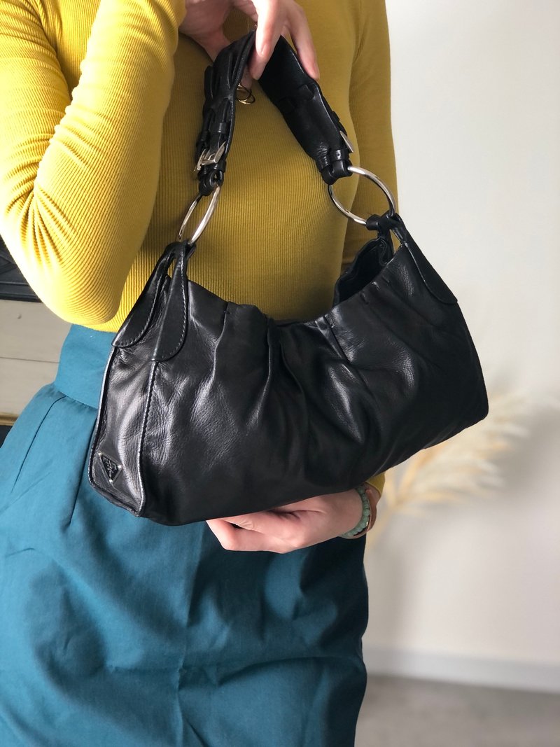 【 日本直送　名牌中古包 】PRADA プラダ ショルダーバッグ ブラック トライアングルロゴ レザー ホーボーバッグ vintage オールド bs6gm7 - 側背包/斜背包 - 真皮 黑色