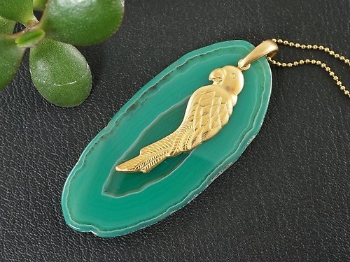 AGATIX Green Agate Slice Slab Golden Brass Parrot Bird Pendant Necklace Woman Jewelry