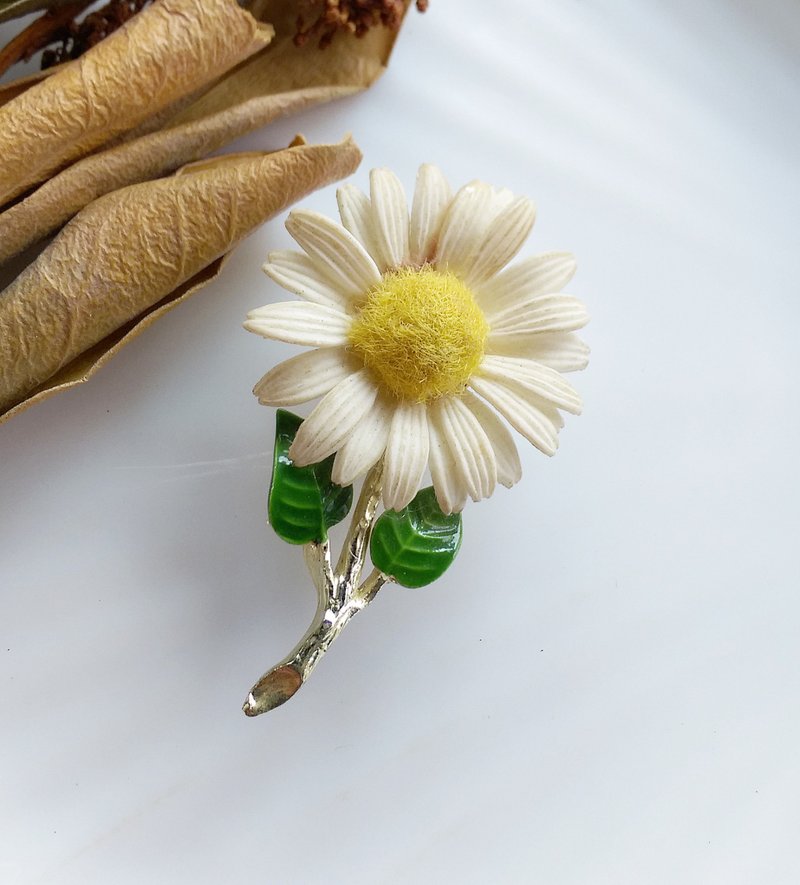 【美國西洋古董飾品】立體 單朵雛菊 琺瑯花 花卉 別針  胸針 - 徽章/別針 - 其他材質 金色