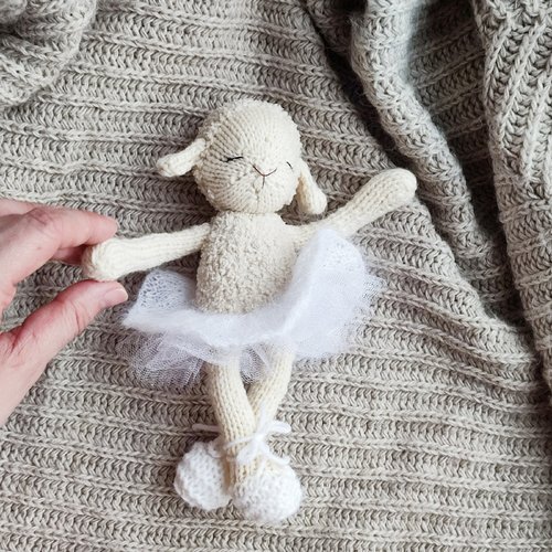 Cute Knit Toy Sheep ballerina knitting pattern. English and Russian PDF.