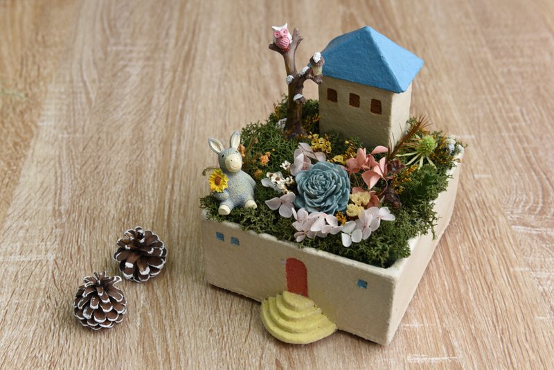 陶藝手作藍色尖屋頂房屋陶盆含乾燥花 - 花瓶/花器 - 陶 