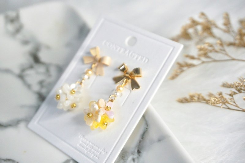 [Yellow and white flower clusters] Hydrangea shape/earrings/ Clip-On/ Silver/yellow and white - Earrings & Clip-ons - Resin Yellow