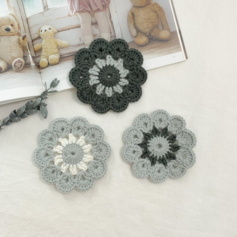 Hand knitted/flower coaster (2) Flower coaster Crochet coaster knitted coaster - ที่รองแก้ว - ผ้าฝ้าย/ผ้าลินิน หลากหลายสี