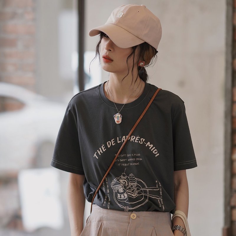 ダークグレーラウンドネックプリントTシャツ|Tシャツ|夏|Sora-955 - Tシャツ - コットン・麻 グレー