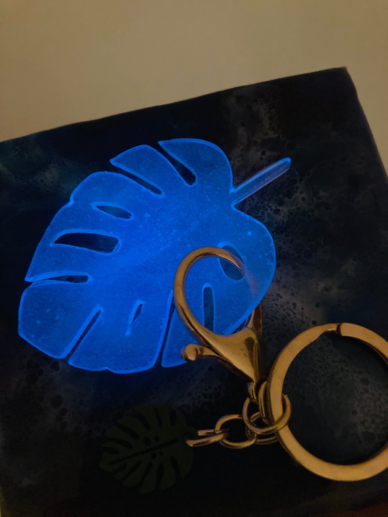 Monstera Leaf Glow in the Dark Keyring Charm - Keychains - Resin Blue