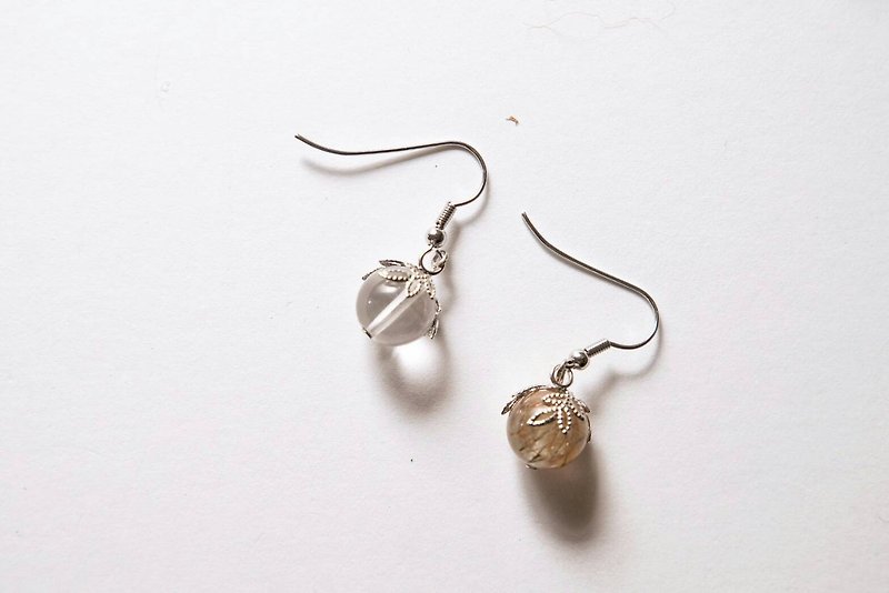 Quicksilver [X] hand made natural stone earrings (White crystal, crystal strawberries) - ต่างหู - เครื่องเพชรพลอย 