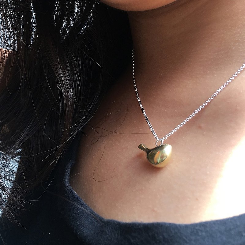 Little Oriole - Bird-shaped Bronze pendant with sterling silver necklace, a poem handmade by a green metallurgist, in happiness - สร้อยคอ - ทองแดงทองเหลือง 