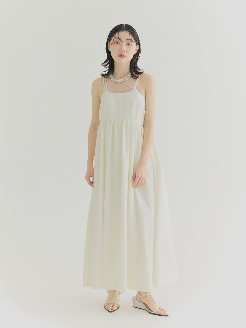 SEQUI HIBI 泡泡細格露背後綁帶洋裝－淺米色 - 洋裝/連身裙 - 聚酯纖維 黃色
