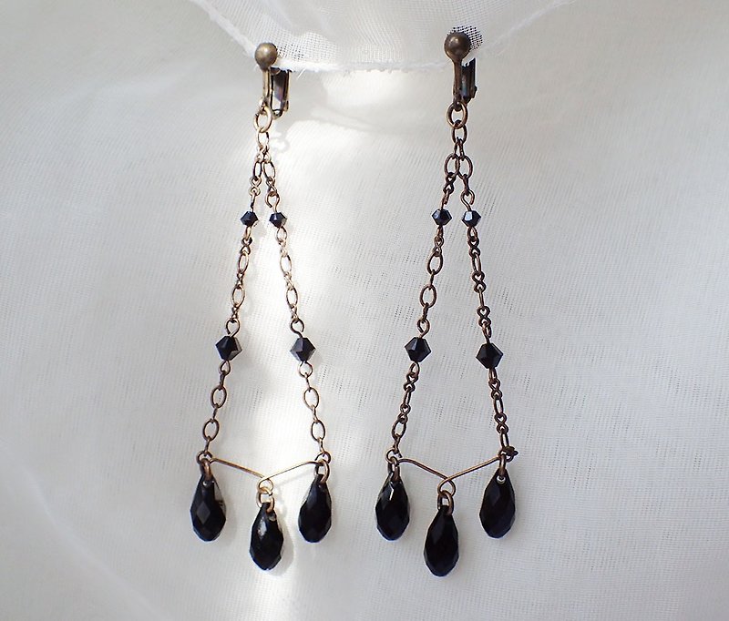 classic, earrings with SWAROVSKI ELEMENTS - ต่างหู - แก้ว สีดำ