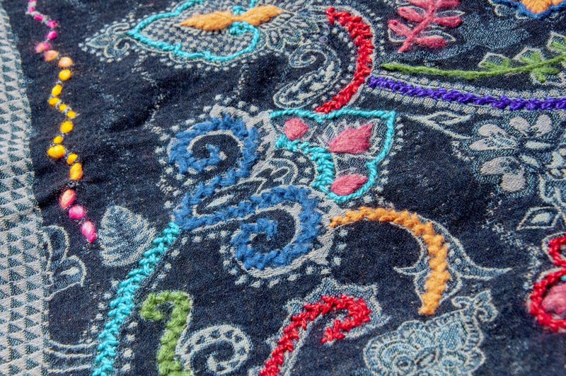 喀什米爾Cashmere/水煮羊毛披肩/針織圍巾/刺繡圍巾/羊絨披巾-花 - 圍巾/披肩 - 羊毛 多色