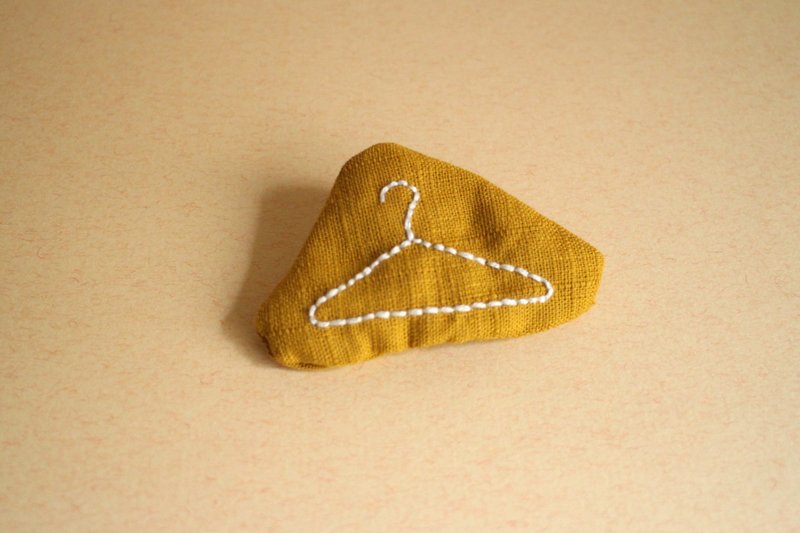 生活物件 / 衣架刺繡別針 - 胸針 - 繡線 橘色