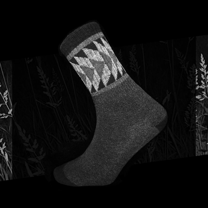 Wool Socks - Wear socks that are not washed and smell-free for 14 consecutive days-a necessity for home travel