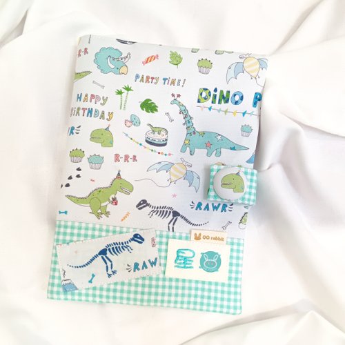 QQ rabbit 手工嬰幼兒精品 彌月禮盒 免費繡名字。恐龍派對。寶寶手冊布書衣