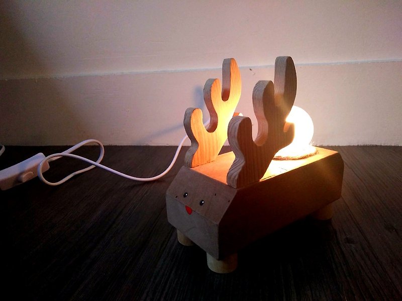 安いアウト - 小さな丸いタングステン電球が付いている少し荒い手作りのかわいい鹿ランプホルダー - 照明・ランプ - 木製 ブラウン