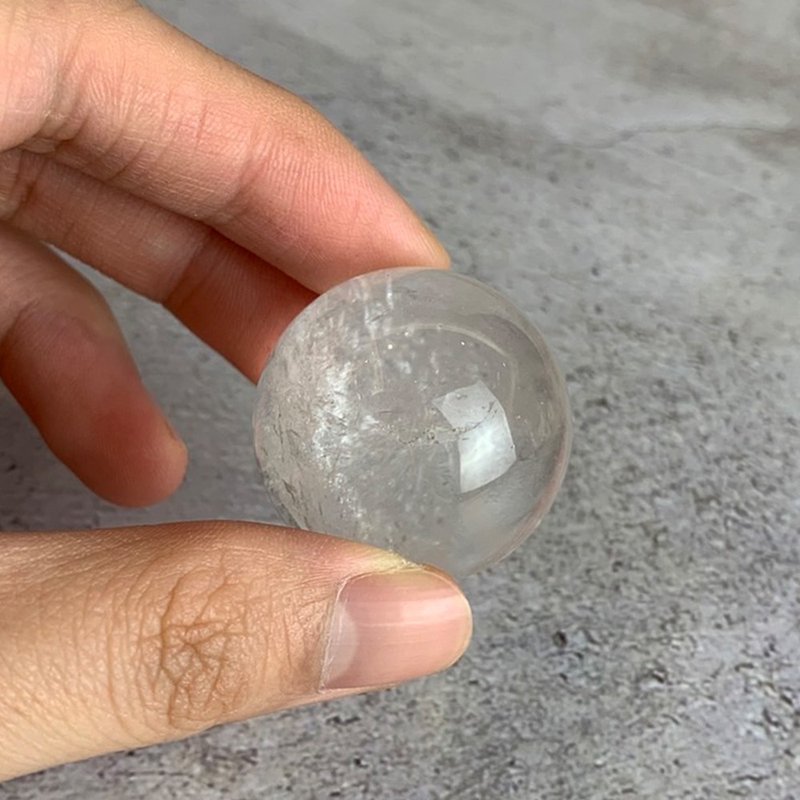 [Special offer for small imperfections] Crystal ball-white crystal office decorations, one object and one picture - Items for Display - Gemstone Transparent