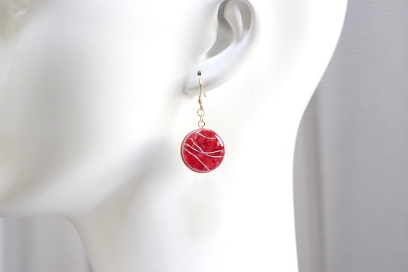 レジンアート　ラウンドピアス・紅葉狩り - 耳環/耳夾/耳骨夾 - 樹脂 紅色
