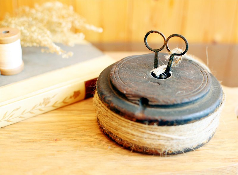[Good day] Netherlands vintage fetish vintage wire spools (with scissors) - Items for Display - Wood Brown