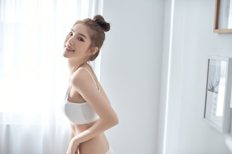 Growing girl organic cotton super stretch bra with thin shoulder straps - Women's Underwear - Cotton & Hemp White