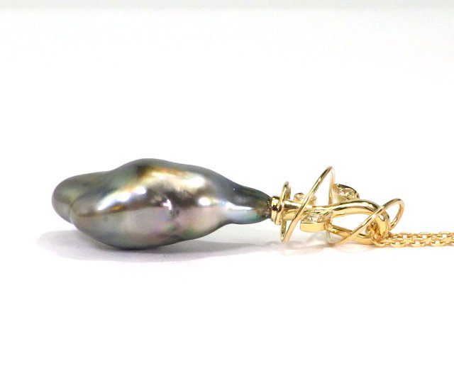 ⭐黒蝶南洋真珠 のダイヤ入りペンダントトップ 南洋真珠 黒蝶真珠 – パール優美-Pearlyuumi-