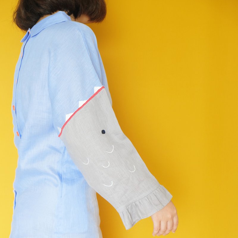 Shark Sleeve Dress - Hand Embroidered Linen Dress - 洋裝/連身裙 - 棉．麻 藍色