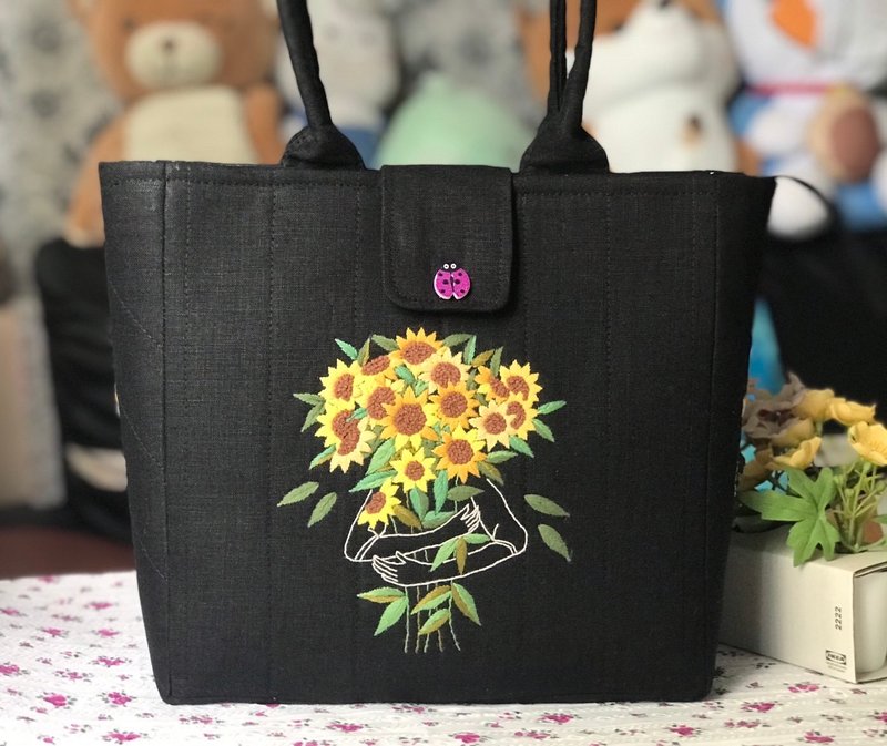 Embroidered bag,embroidered tote bag,tote bag with zipper. - 手提包/手提袋 - 棉．麻 