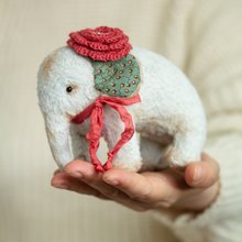 アーティストの小さな白い象の手作りぬいぐるみかわいい