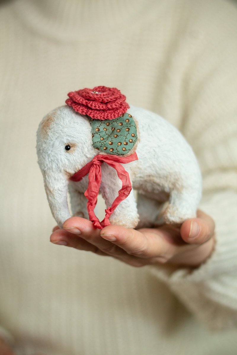 blue elephant handmade vintage style plush stuffed cute artist toy - 公仔/玩偶 - 其他材質 藍色