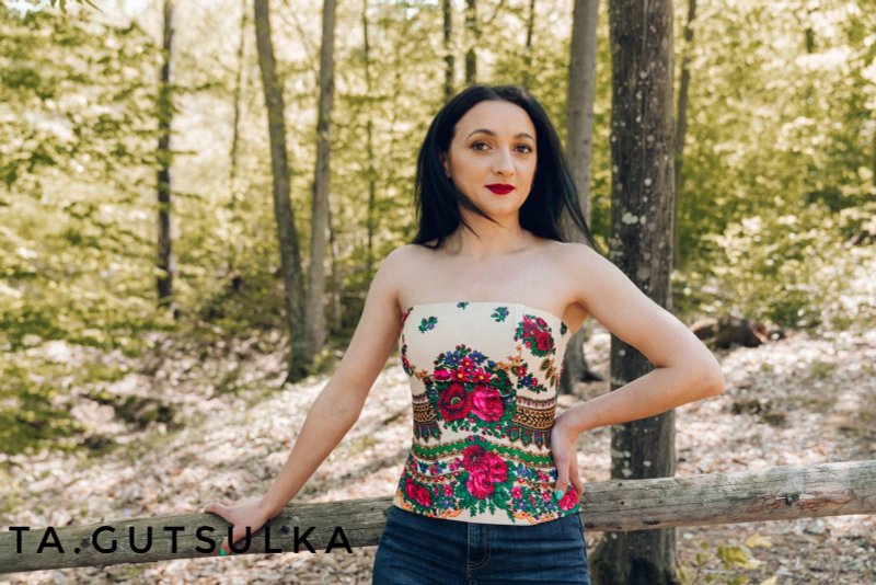 embroidered shirt, embroidered corset, traditions in the present - 女襯衫 - 其他材質 金色